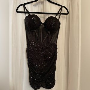 Black corset body-con sequin mini dress 🖤